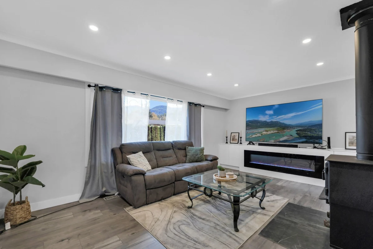 Living Room Photo of 2026 Garibaldi Way, Squamish, BC