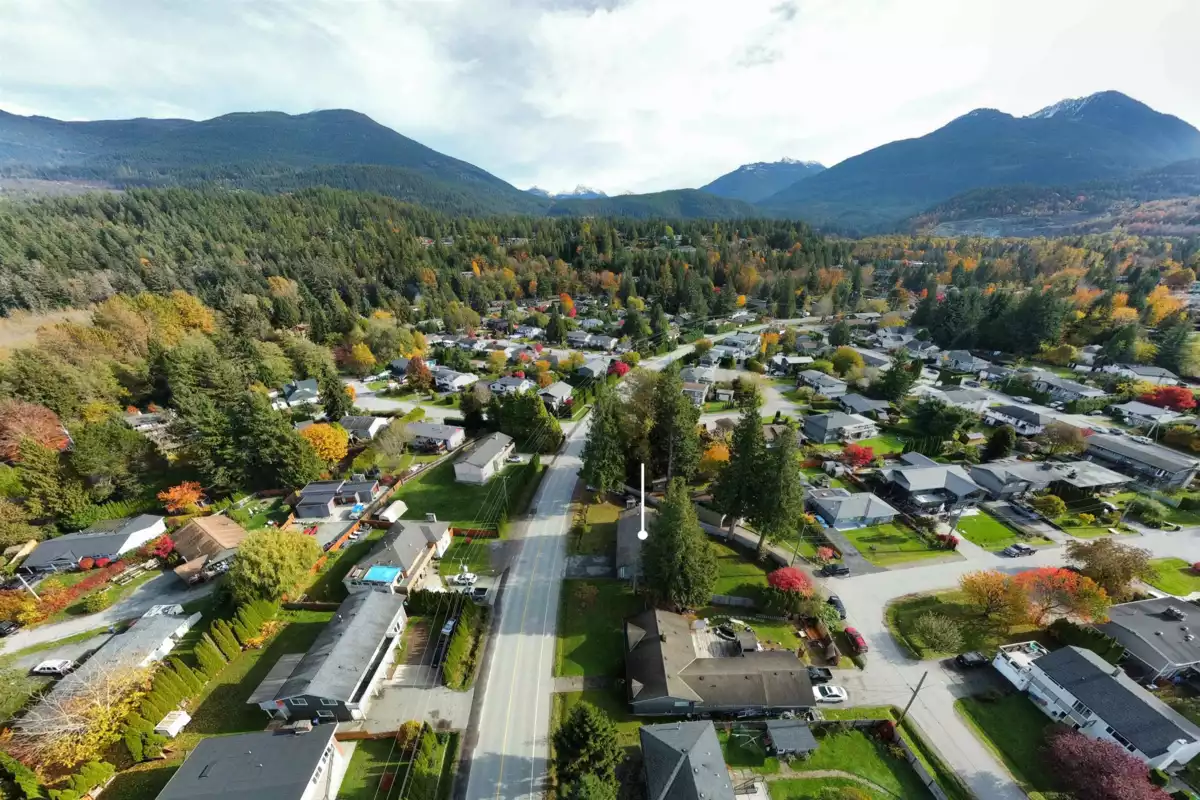 Outdoor Deck Photo of 2026 Garibaldi Way, Squamish, BC