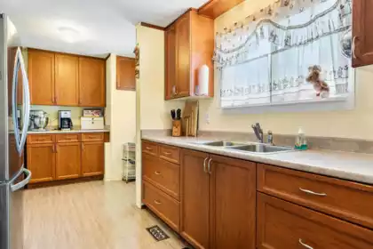 Guest Bathroom Photo of 43 31313 Livingstone Avenue, Abbotsford, BC