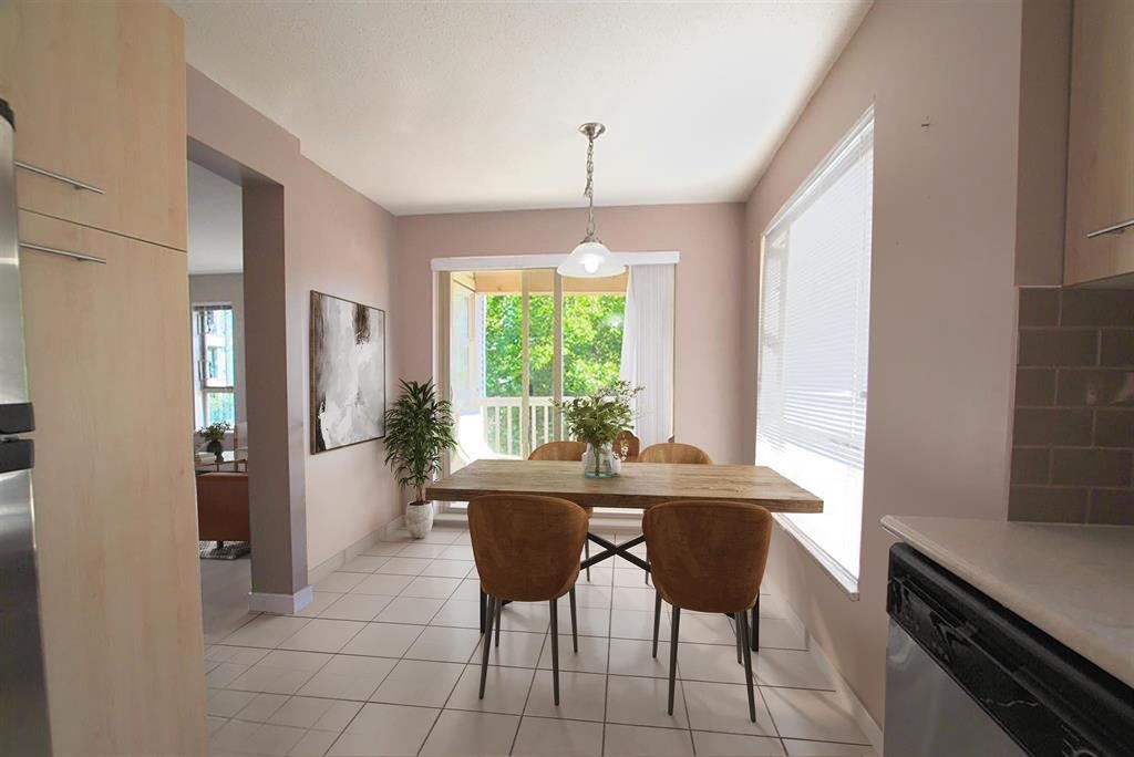 Dining Area Photo of 3306 5119 Garden City Road, Richmond, BC