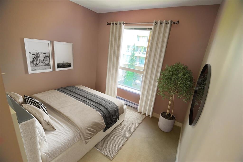 Family Room Photo of 3306 5119 Garden City Road, Richmond, BC