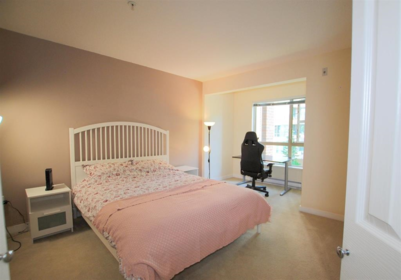 Powder Room Photo of 3306 5119 Garden City Road, Richmond, BC