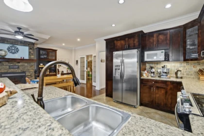Kitchen Island Photo of 32758 Lightbody Street, Mission, BC