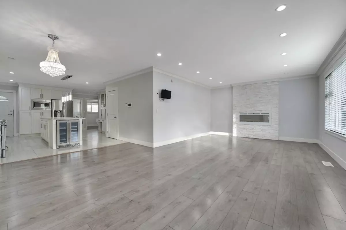 Dining Area Photo of 6805 Sherbrooke Street, Vancouver, BC