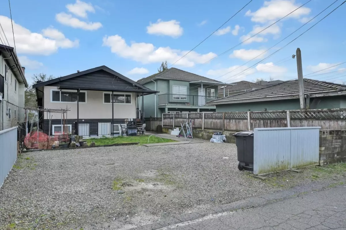 Family Room Photo of 6805 Sherbrooke Street, Vancouver, BC