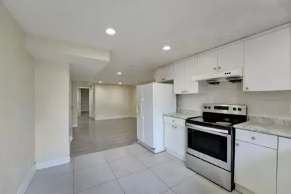 Hallway Photo of 6805 Sherbrooke Street, Vancouver, BC