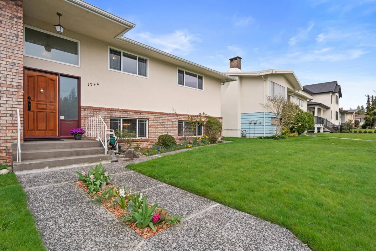 Living Room Photo of 1743 Taralawn Court, Burnaby, BC