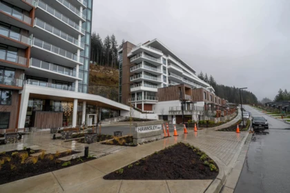Garden / Landscaping Photo of 307 3963 Uplands Way, West Vancouver, BC