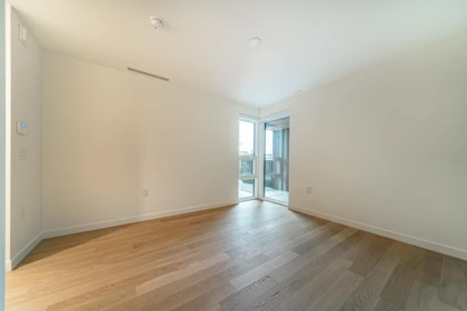 Loft / Bonus Room Photo of 307 3963 Uplands Way, West Vancouver, BC