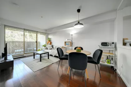 210 1099 E Broadway, Vancouver, BC, Vancouver — Apartment/Condo for sale