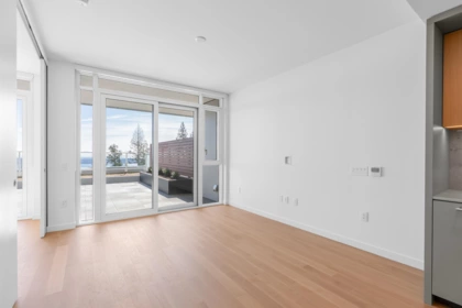 Walk-In Closet Photo of 409 3963 Uplands Way, West Vancouver, BC