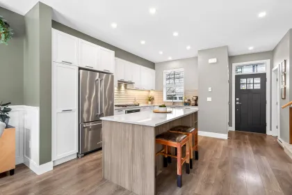Kitchen Island Photo of 164 1290 Mitchell Street, Coquitlam, BC
