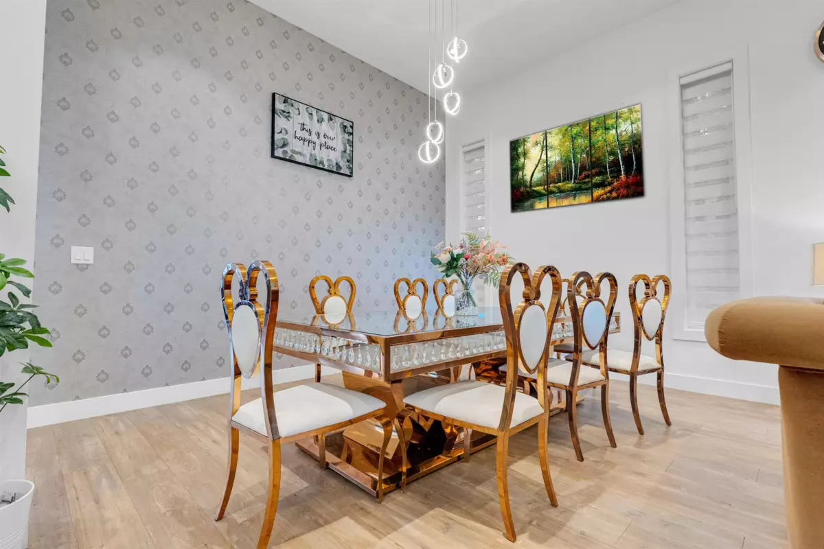 Dining Area Photo of 13995 79a Avenue, Surrey, BC
