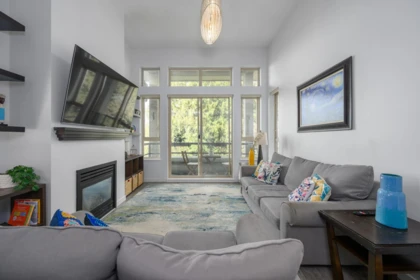 409 9329 University Crescent, Burnaby, BC, Burnaby — Apartment/Condo for sale