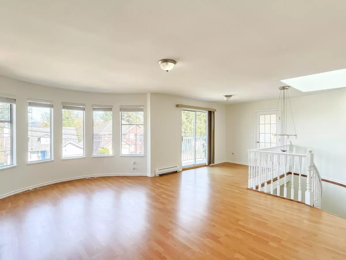 Dining Area Photo of 11942 99 Avenue, Surrey, BC