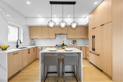 Kitchen Photo of 1 7353 12th Avenue, Burnaby, BC