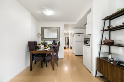 Kitchen Photo of 1308 555 Jervis Street, Vancouver, BC