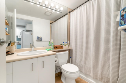 Primary Bathroom Photo of 1308 555 Jervis Street, Vancouver, BC
