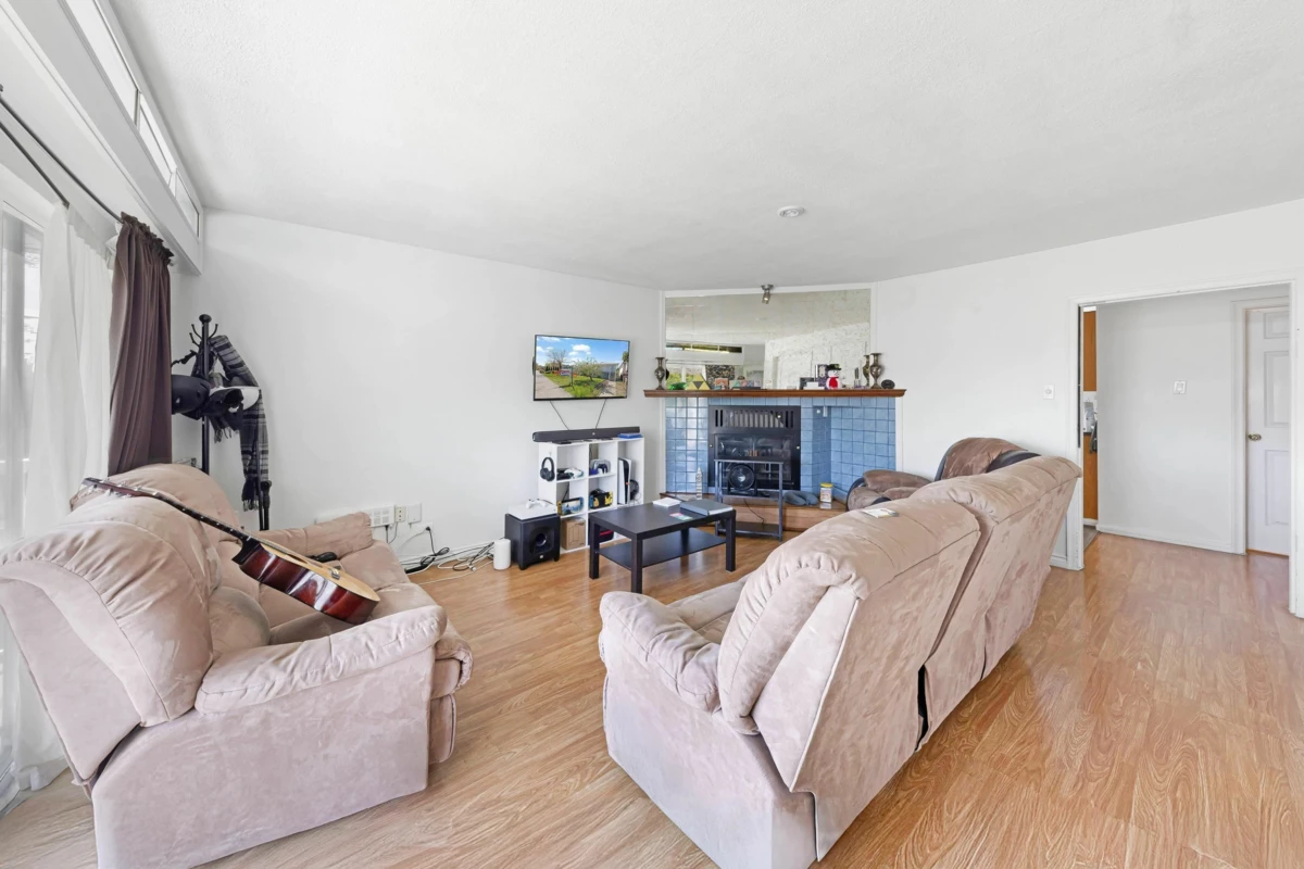 Dining Area Photo of 6777 Kerr Street, Vancouver, BC