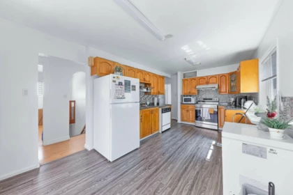 Kitchen Island Photo of 6777 Kerr Street, Vancouver, BC