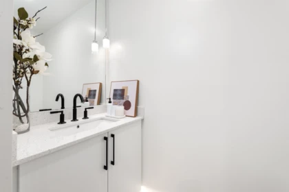 Primary Bathroom Photo of 135 535 E 2nd Street, North Vancouver, BC