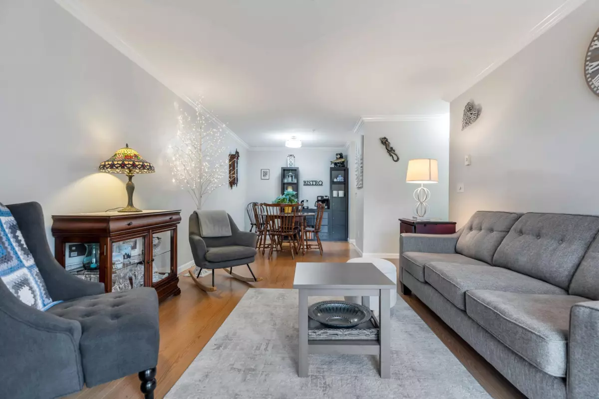 Family Room Photo of 102 4758 53 Street, Delta, BC