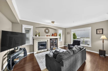 Kitchen Island Photo of 11812 191a Street, Pitt Meadows, BC