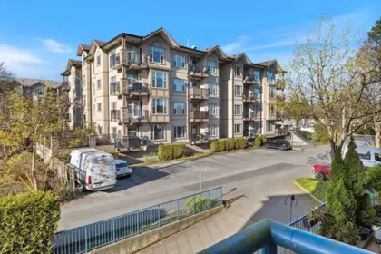 Hot Tub / Spa Photo of 202 20277 53 Avenue, Langley, BC