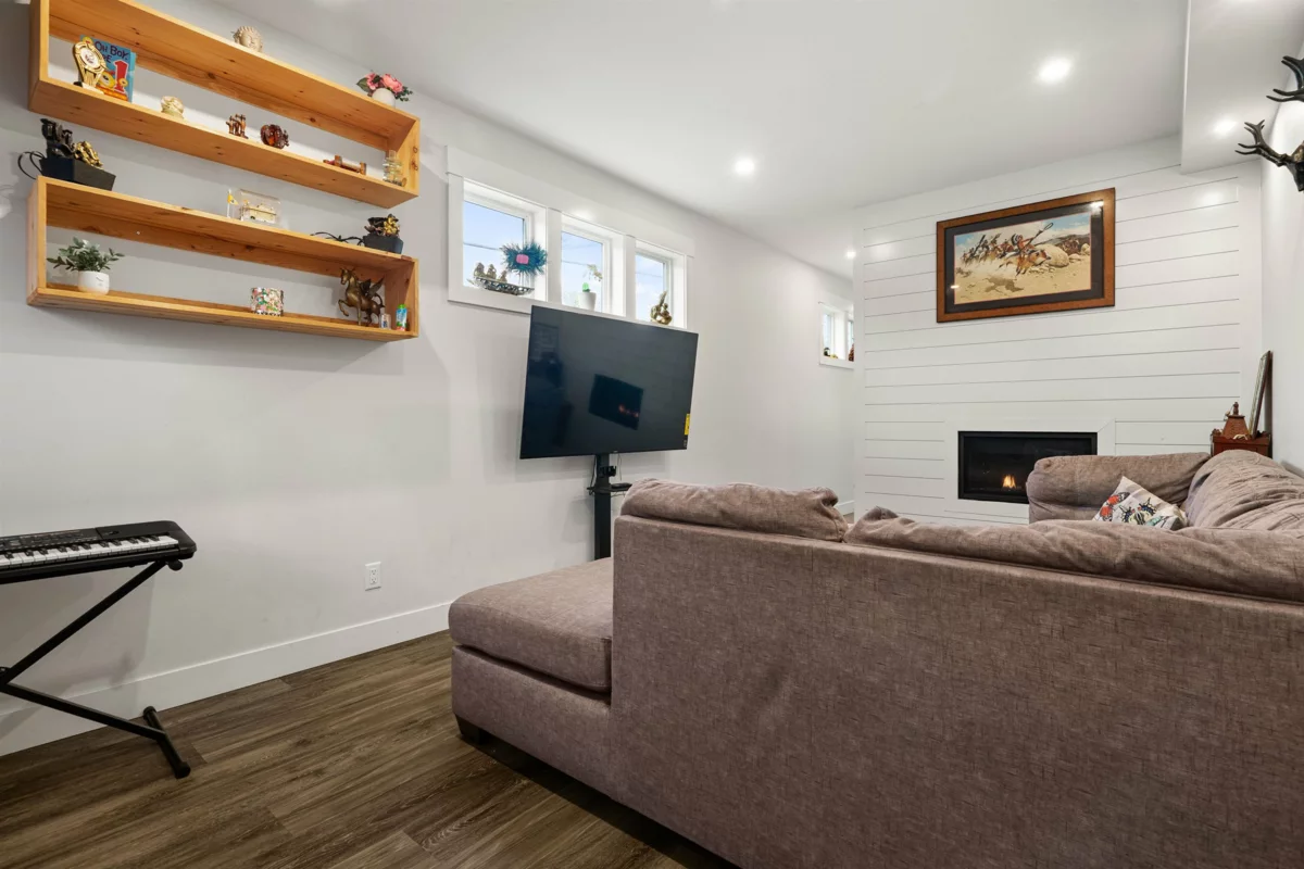 Dining Area Photo of 34609 2 Avenue, Abbotsford, BC