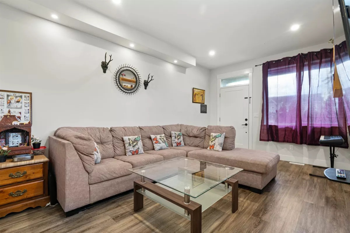 Family Room Photo of 34609 2 Avenue, Abbotsford, BC