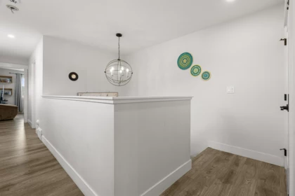 Entry Foyer Photo of 34609 2 Avenue, Abbotsford, BC