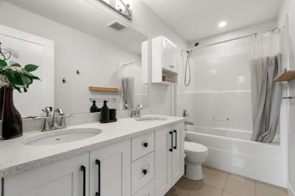 Mudroom Photo of 34609 2 Avenue, Abbotsford, BC