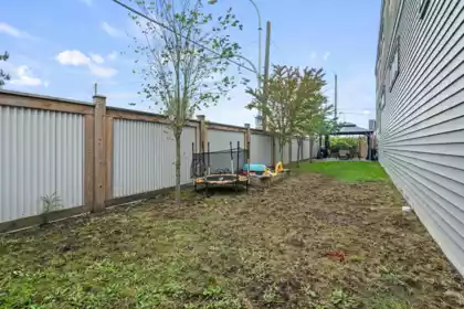 Swimming Pool Photo of 34609 2 Avenue, Abbotsford, BC