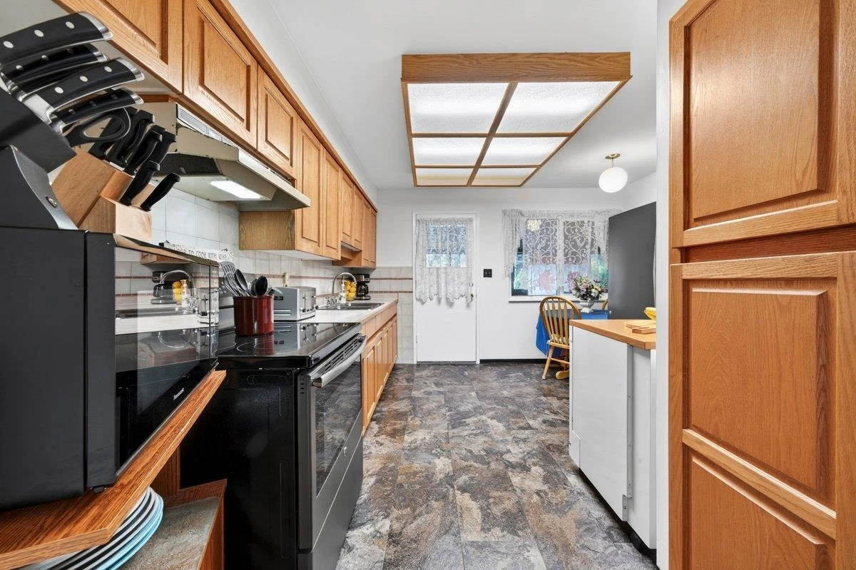 Dining Area Photo of 3833 Killarney Street, Port Coquitlam, BC
