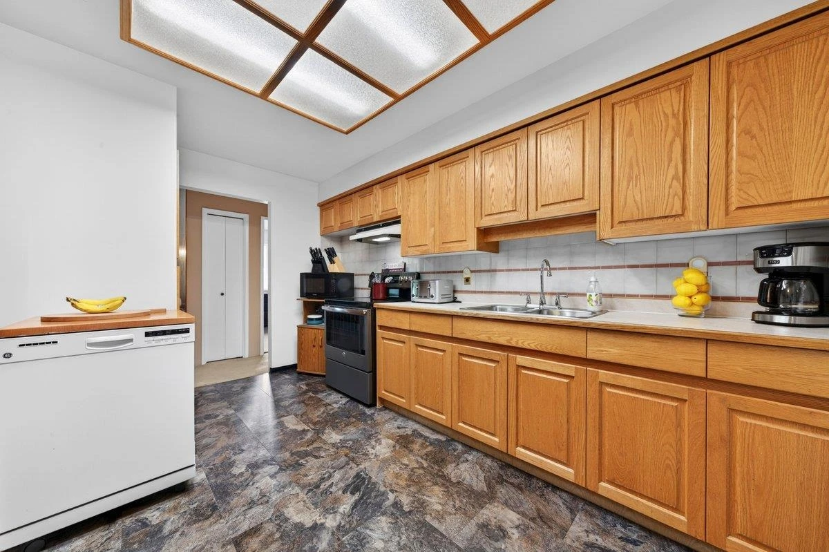 Family Room Photo of 3833 Killarney Street, Port Coquitlam, BC