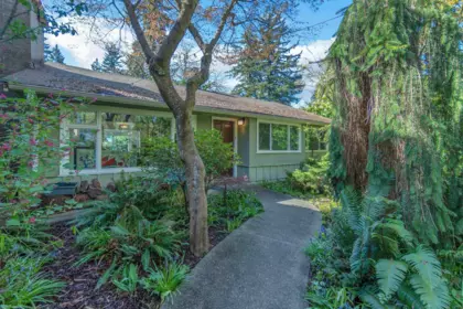 825 W 20th Street, North Vancouver, BC, North Vancouver — Single Family Residence for sale