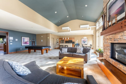 Hallway Photo of 413 3156 Dayanee Springs Boulevard, Coquitlam, BC