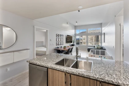413 3156 Dayanee Springs Boulevard, Coquitlam, BC, Coquitlam — Apartment/Condo for sale