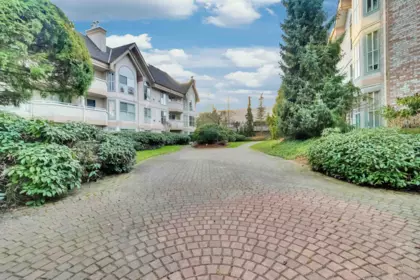 Entry Foyer Photo of 314 7151 121 Street, Surrey, BC