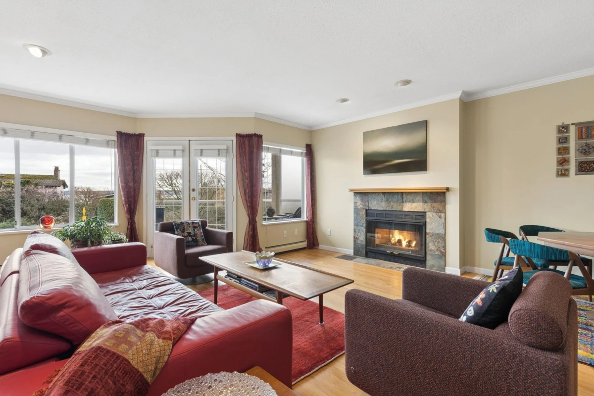 Family Room Photo of 2333 Bellevue Avenue, West Vancouver, BC