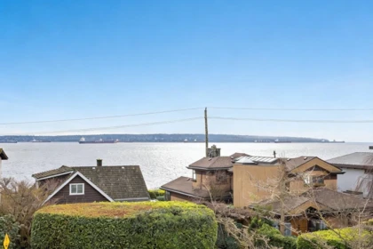 2333 Bellevue Avenue, West Vancouver, BC, Dundarave — 3 bed half duplex for sale