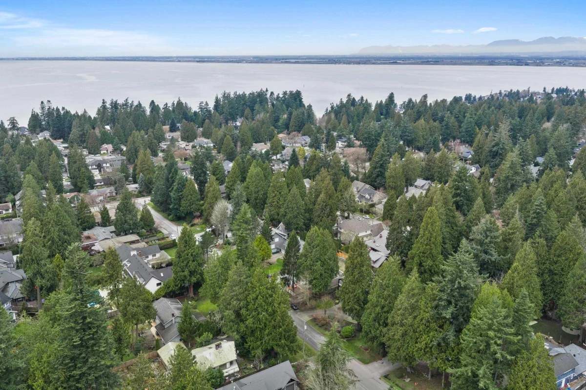 Family Room Photo of 12489 23 Avenue, Surrey, BC