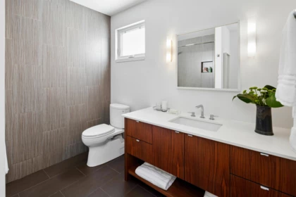 Hallway Photo of 626 E 22 Avenue, Vancouver, BC