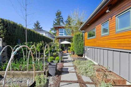 Swimming Pool Photo of 626 E 22 Avenue, Vancouver, BC