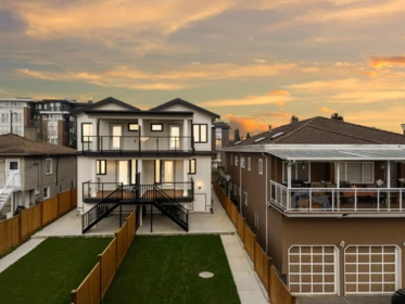 Hot Tub / Spa Photo of 1 7361 Fraser Street, Vancouver, BC