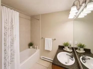 Primary Bathroom Photo of 52 6300 London Road, Richmond, BC