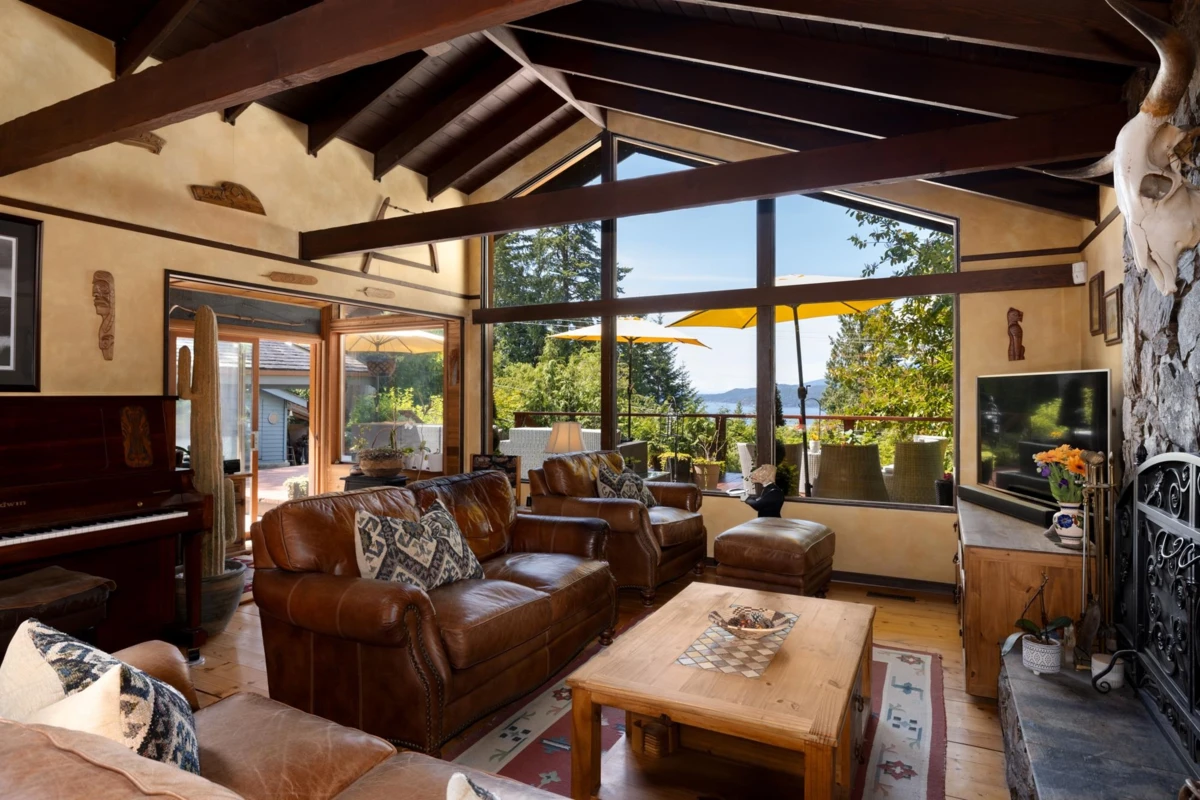 Living Room Photo of 315 Bayview Road, Lions Bay, BC