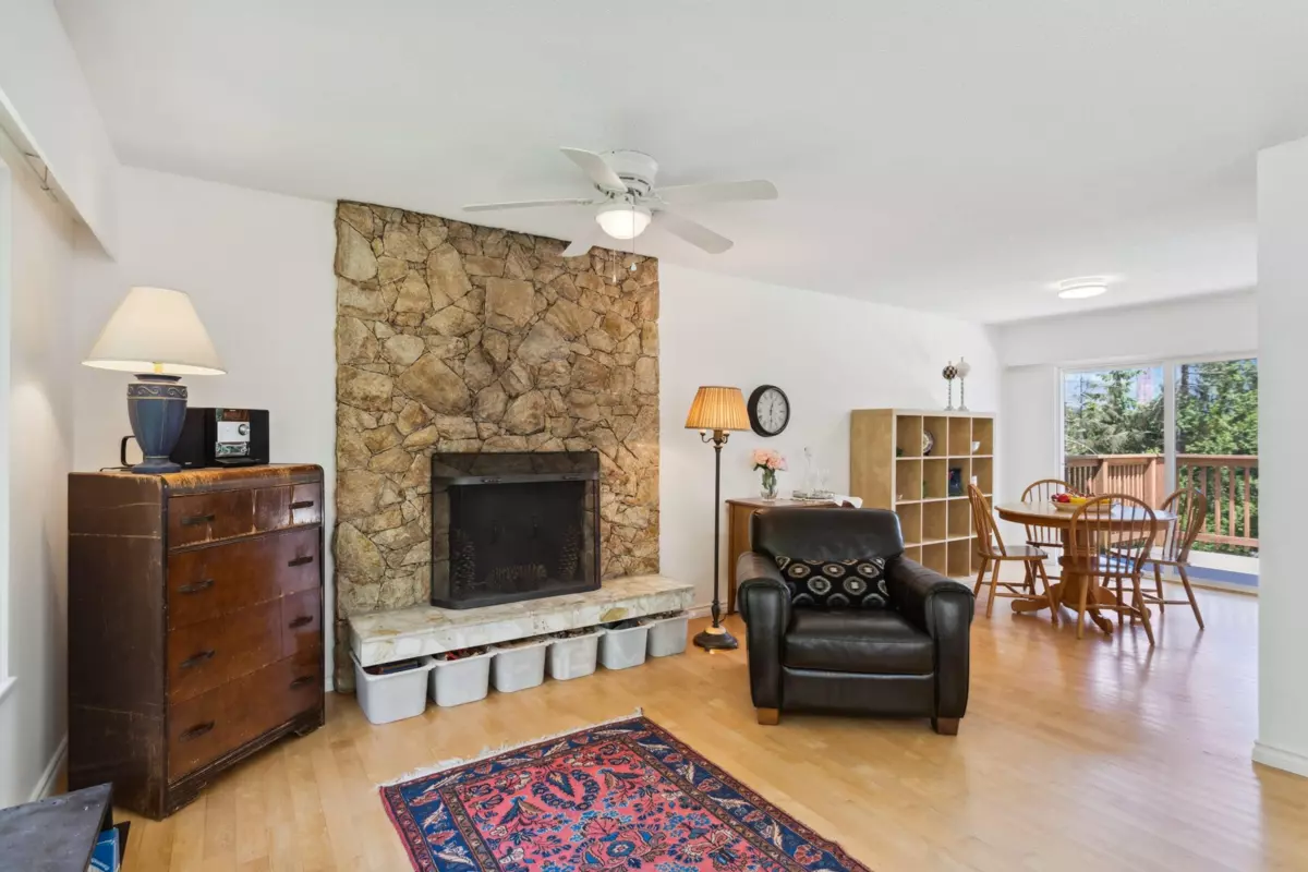 Living Room Photo of 1130 Tuxedo Drive, Port Moody, BC