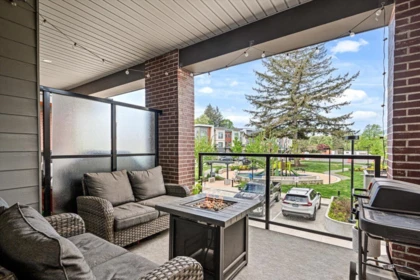 Entry Foyer Photo of 202 45511 Campus Drive, Chilliwack, BC