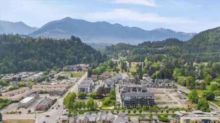 Front Yard Photo of 202 45511 Campus Drive, Chilliwack, BC